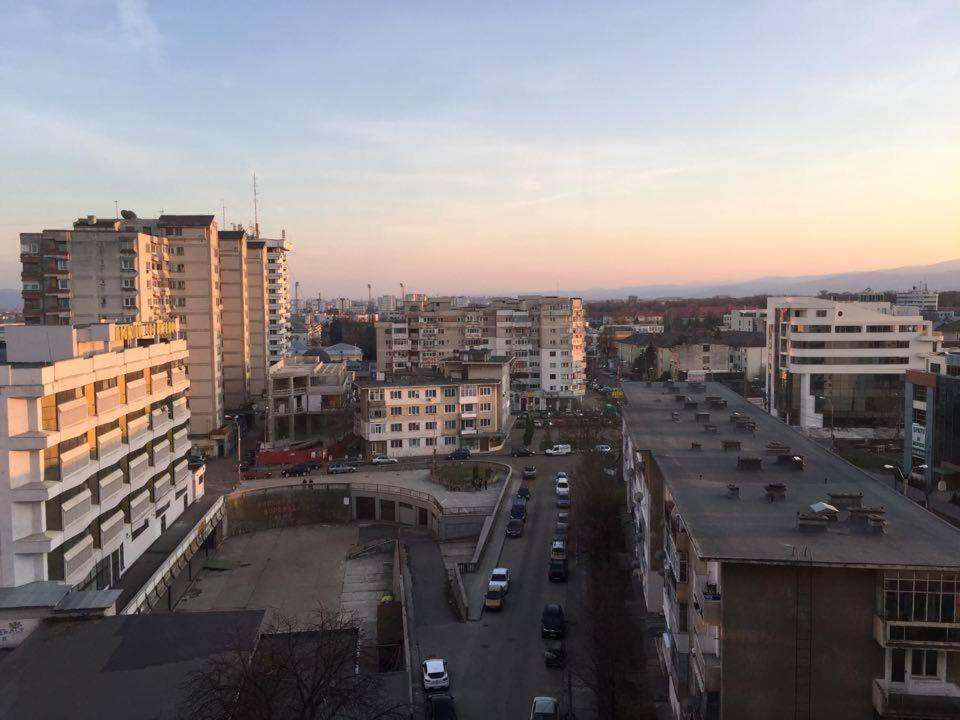 Salonul Rosu Apartamento Bacău Exterior foto